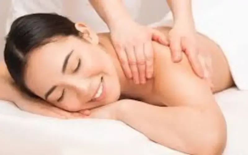 Relaxing Massage with essential oils - Belissima Clinic Dublin - 2